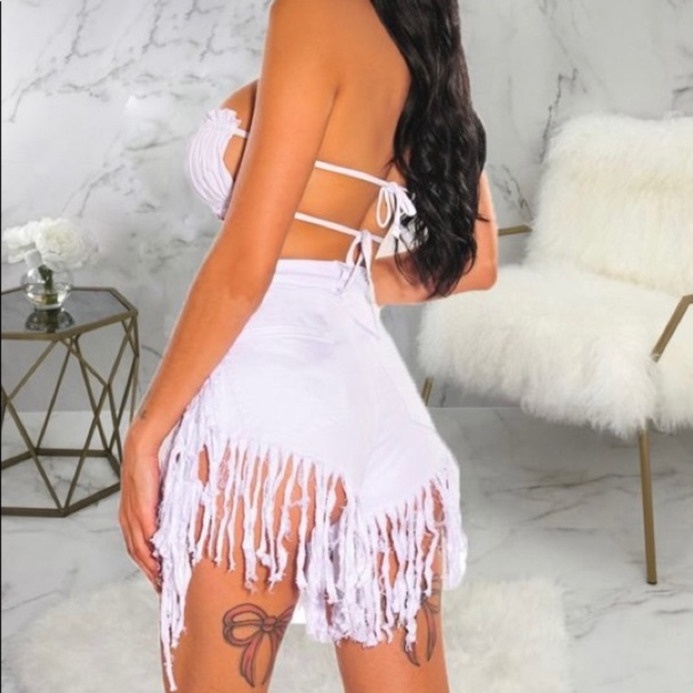 White Tassel Shorts. (L)